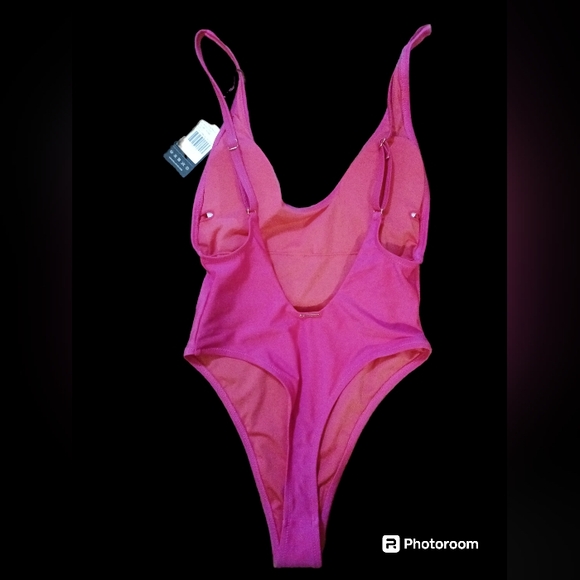 NWT RELLECIGA one piece swimsuit. Womens. Size: Small. Color: Rose/Hot pink. - Picture 6 of 12